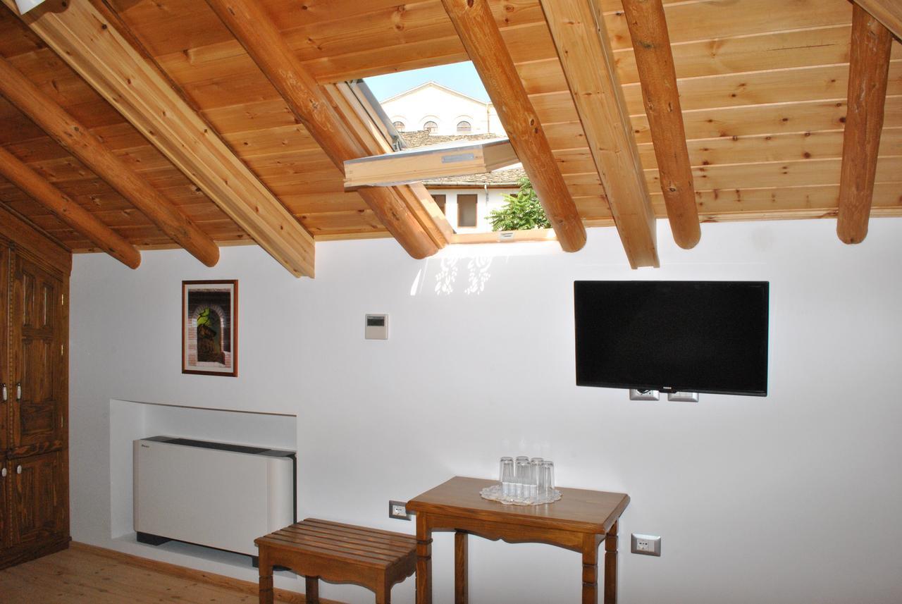 Hotel Kastro Gjirokaster Bagian luar foto