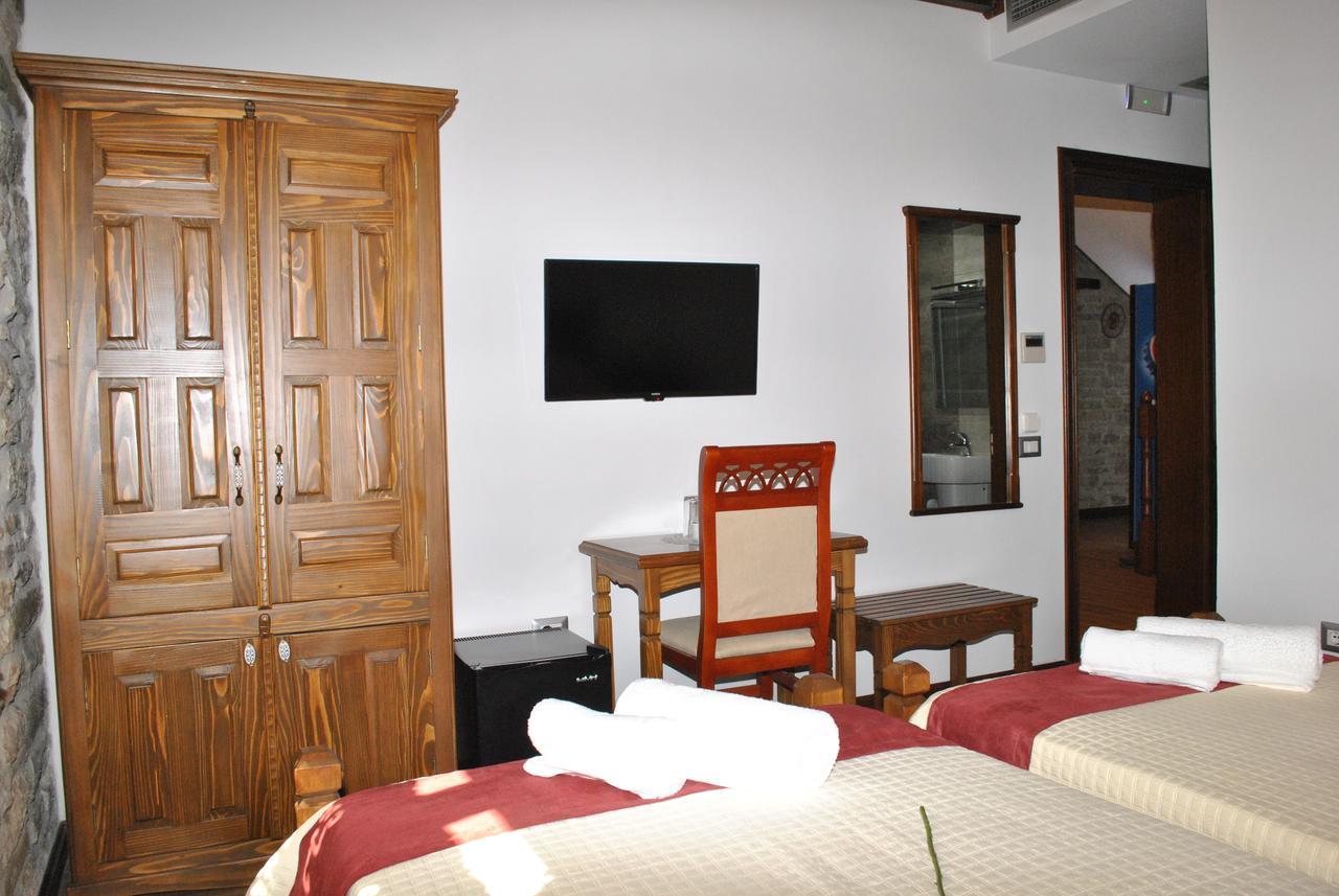 Hotel Kastro Gjirokaster Bagian luar foto