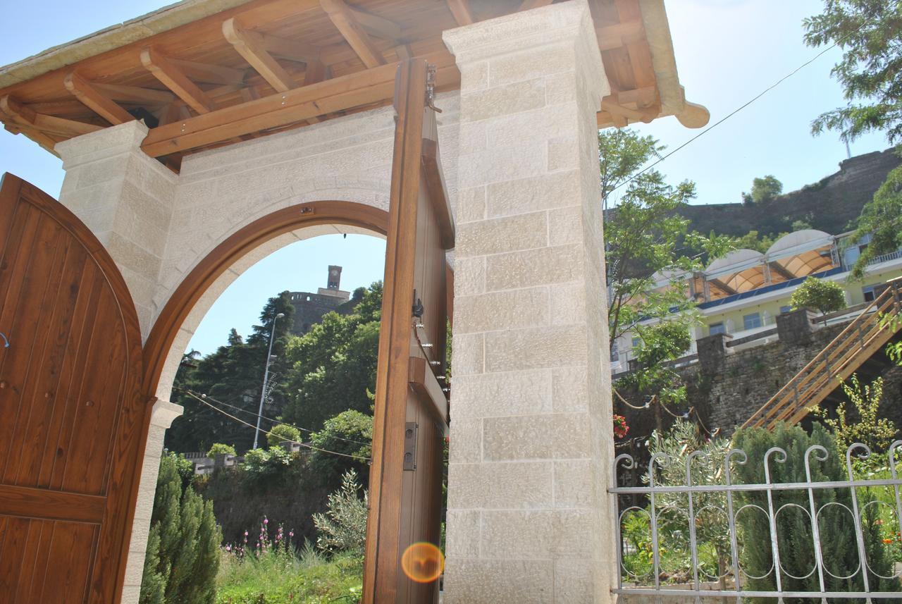 Hotel Kastro Gjirokaster Bagian luar foto