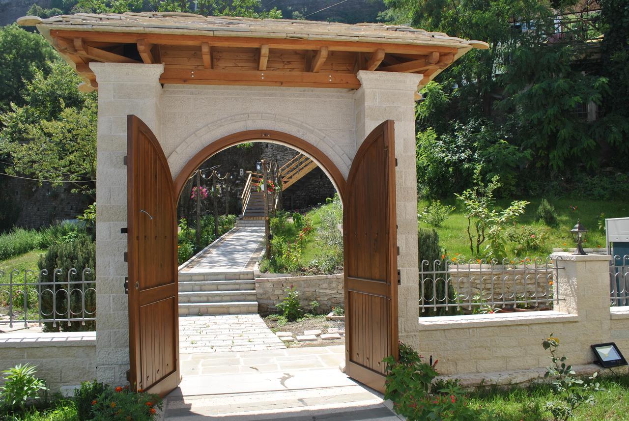 Hotel Kastro Gjirokaster Bagian luar foto
